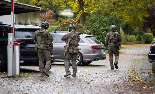 Wegen eines Messerangriffs auf eine Schülerin war die Polizei am Paderborner Westfalen-Kolleg im Großeinsatz. - Niklas Tüns