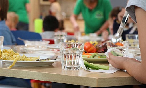 Städte und Gemeinden in NRW mühen sich aktuell darum, Plätze für die Ganztagsbetreuung zu schaffen. Das führt mitunter zu hohen Kosten. - Holger Kosbab