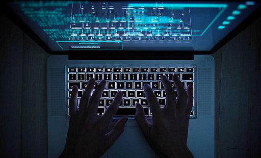 Die Sicherheitsbehörden verzeichnen einen Anstieg bei den Anlagebetrügen. Auch in OWL schlagen die Betrüger zu. Die finanziellen Schäden sind hoch. - picture alliance/dpa