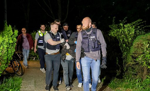 Die Festnahme des mutmaßlichen Attentäters einen Tag nach der Tat: Der Generalbundesanwalt wirft Mahmoud M. vierfach versuchten Mord vor. - Tim Oelbermann/dpa