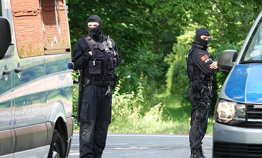 Die Schockanrufer wurden durch speziell geschulte Beamte in ihren Wohnungen in OWL festgenommen. - Symbolbild: Paul Brinkmann