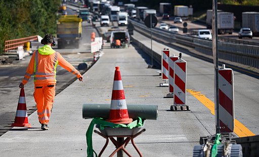 Das Bauhauptgewerbe blickt in eine schwierige Zukunft. - picture alliance/dpa