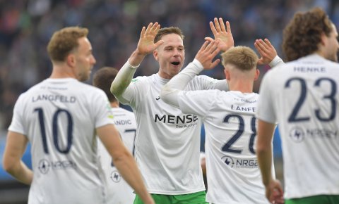 FC Gütersloh siegt in Paderborn und ist Tabellenführer