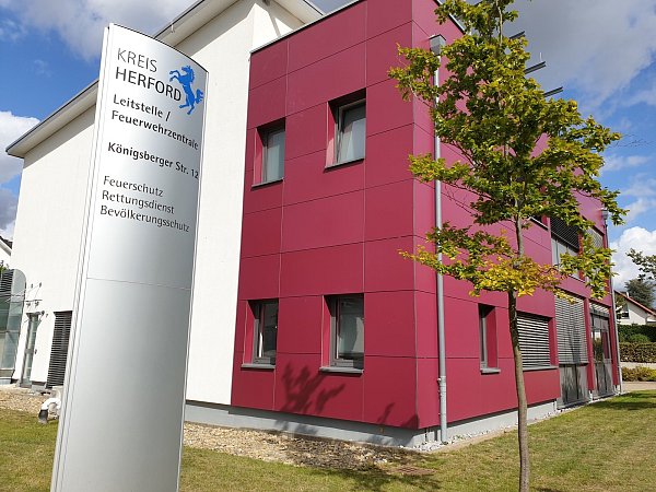 Die Leitstelle in Eilshausen ist seit 2013 in Betrieb, der Kreis Herford investierte rund 6,4 Millionen in den Bau. - © Ilja Regier