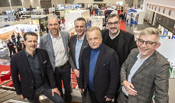 Eröffneten am Samstagmorgen gut gelaunt die Messe in der Stadthalle: v.l. Stefan Süß (Barlag-Messen), Marcus Lindenschmidt (NW), Jörn Schulte-Hillen (Barlag-Messen), Bürgermeister Andreas Rüther, Klaus Schrotthofer (NW) und Hallenmanager Stephan Kipp. - © Dieckmann-Fotodesign l Bielefeld