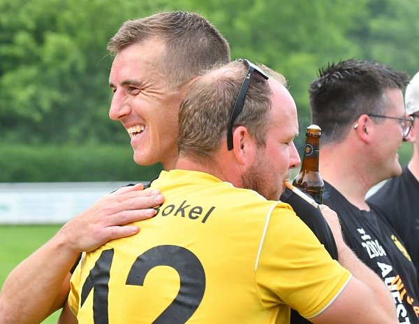 Auch der frühere Profi Uwe Hünemeier, hier im Trikot von SV Schwarz-Gelb Bokel, schnürte schon in der Kreisliga seine Schuhe. - © Thorsten Zelinski
