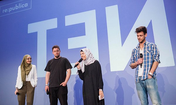 Beim Auftritt auf der Republica: Farah Bouamar (v.l.), Fiete Aleksander, Nemi El-Hassan und Marcel Sonneck. - © re:publica/Jan Zappner