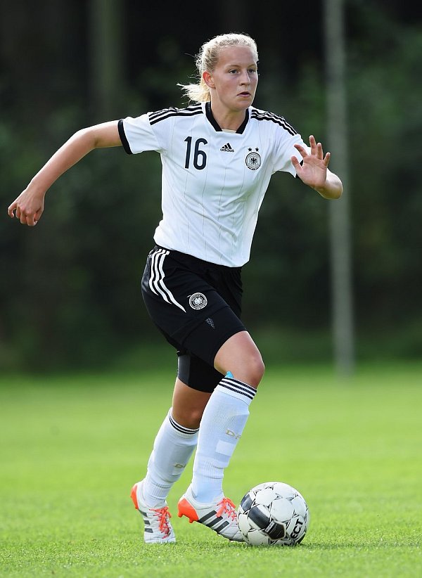 Talent: Maren Tellenbröker im DFB-Trikot. - © NW