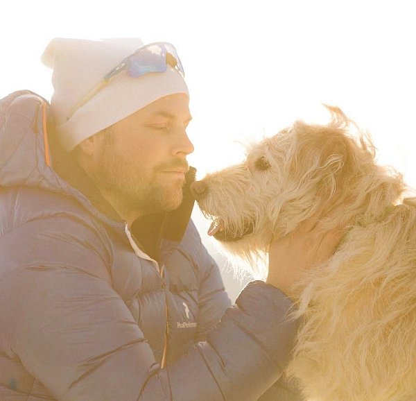 Echte Freunde: Mikael Lindnord und Arthur. - © Krister Göransson