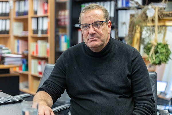 Von Alvensleben: "Am meisten schockiert der Missbrauch an sich. Dass ein Koffer mit Beweismitteln aus den Räumen der Polizeibehörde verschwindet und der Fall immer noch nicht aufgeklärt ist, ist genauso unglaublich." - © Jannik Stodiek