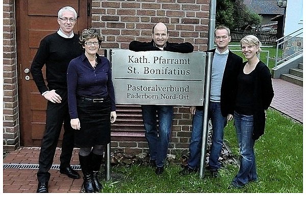 Pastoralverbundsleiter Pfarrer Thomas Stolz, Gemeindereferentin Ute Weber-Wiegmann, Vikar Thomas Bensmann, Vikar Markus Püttmann, Gemeindereferentin Svenja Kuschke (v. l.). - © FOTO: PASTORALVERBUND