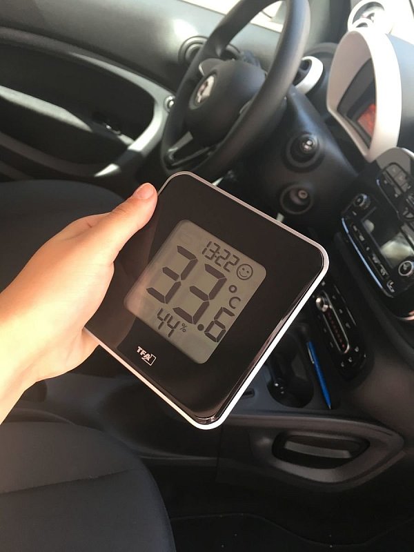 13.22 Uhr: 33,6 Grad zeigt das Thermometer. - © Antonia Hähnel