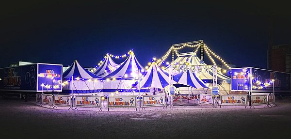 Das Festzelt von Leo Lausemaus auf dem Festplatz Gleisdreieck. - © Lausemaus