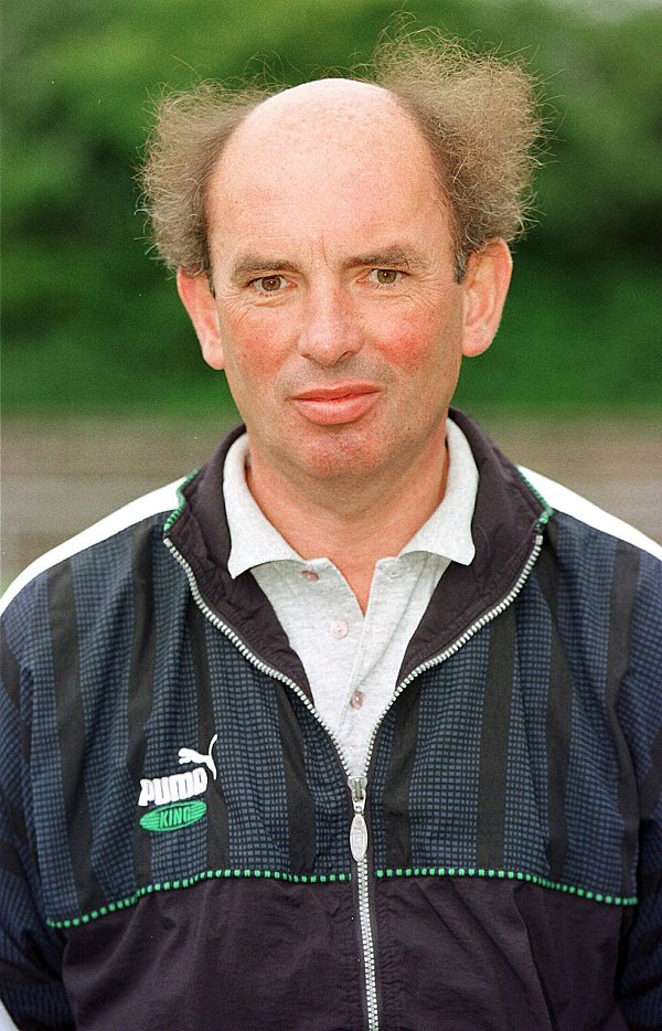 Ein Bild aus dem Juli 1998: Hannes Linßen fiel auch durch seine besondere Haarpracht auf. - © Imago/Archiv