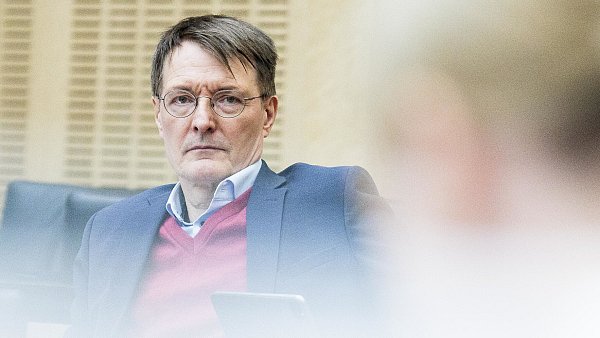 Karl Lauterbach (SPD) verurteilt den Angriff auf Christian Lindner. - © dpa