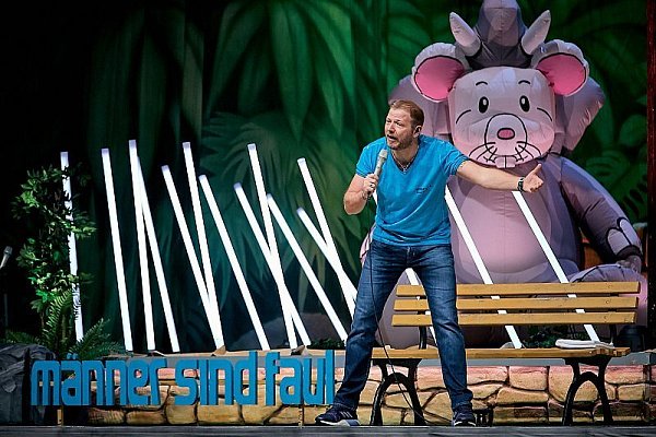 Mario Barth packte in Halle seine Geschlechterklischees aus - © Christina Falke