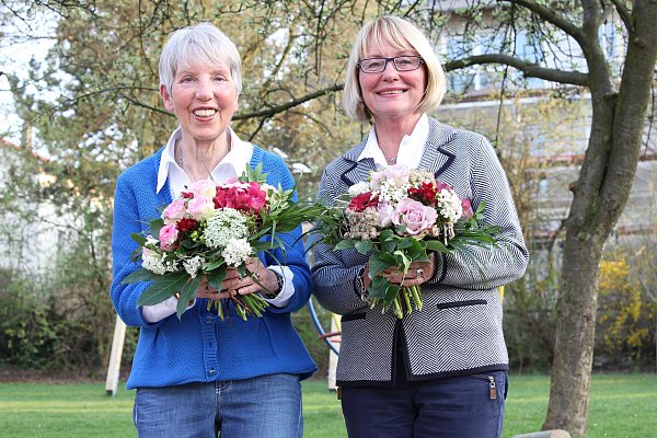 Christa Lincke (links) übergab ihr Amt als Erste Vorsitzende des Kinderschutzbundes Bielefeld 2013 an Heidrun Macha-Krau. - © Archivfoto: Hanna Passlick