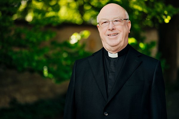 Das Wichtigste ist, darauf Acht zu geben, dass nicht Vereinsamung, Not, Sorge und Trostlosigkeit das letzte Wort haben“, sagt Erzbischof Hans-Josef Becker im Hinblick auf das Weihnachtsfest unter Corona-Bedingungen. - © Besim Mazhiqi