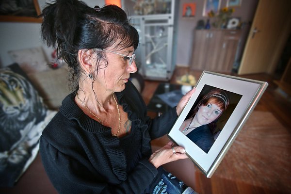 Sabine Sablatnig leidet heute noch genauso unter den Folgen der Loveparade wie damals. Ihr Tochter Anjelina wurde unter 15 Körpern zu Tode gedrückt. - © Sarah Jonek