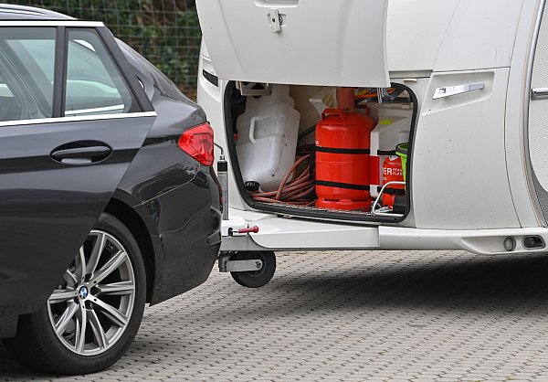 Immer wieder passieren schwere Unfälle durch austretende Gase am Wohnwagen. - © picture alliance/dpa