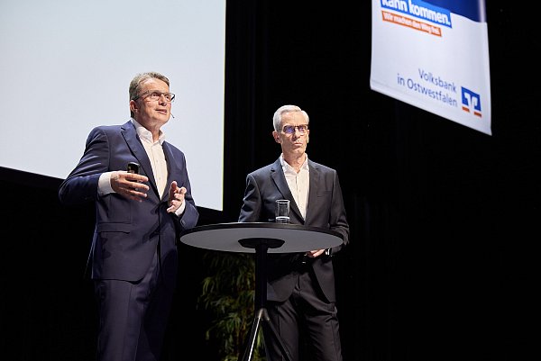 Die Co-Vorstandsvorsitzenden Michael Deitert und Andreas Kämmerling stellten die Zahlen und Entwicklungen des Geschäftsjahres 2024 vor. - © Kai-Uwe Oesterhelweg