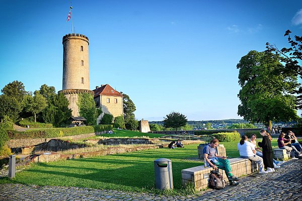 Die Sparrenburg ist der mit Abstand beliebteste Trauort in Bielefeld. Ab Juni kann dort wieder geheiratet werden. - © Barbara Franke