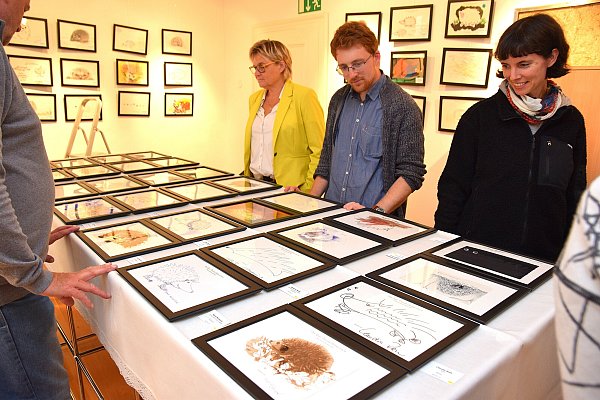 Die Igel-Kunstwerke-Versteigerung des Heimatvereins im Oktober ist ein großer Erfolg. - © Karin Prignitz