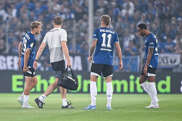 DSC-Profi Tim Handwerker verlässt angeschlagen das Spielfeld. - © Teresa. Kroeger
