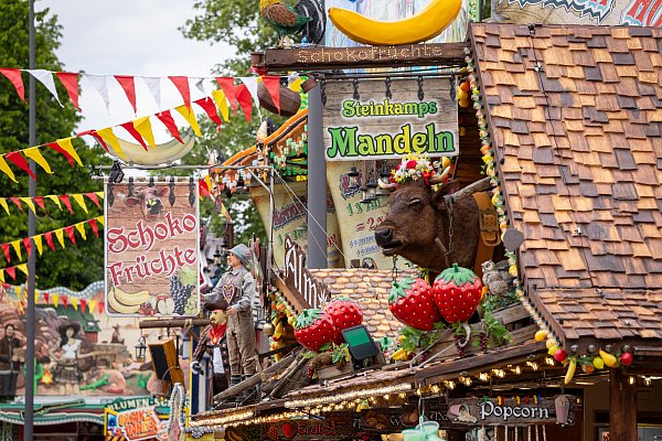 Süßes und Herzhaftes gibt es beim Lunapark. - © Niklas Tüns
