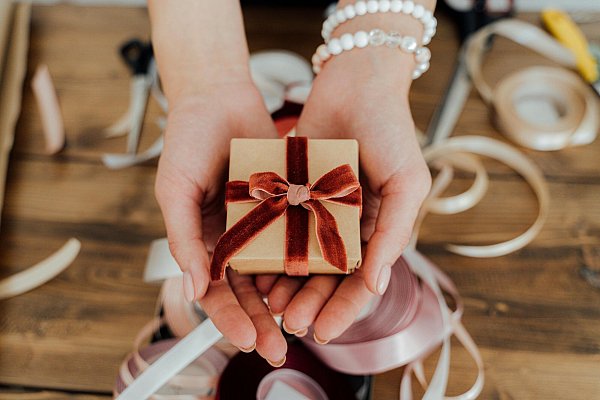 Kleine persönliche Geschenke können manchmal sehr viel mehr Freude bereiten. - © Symbolbild/Pexels