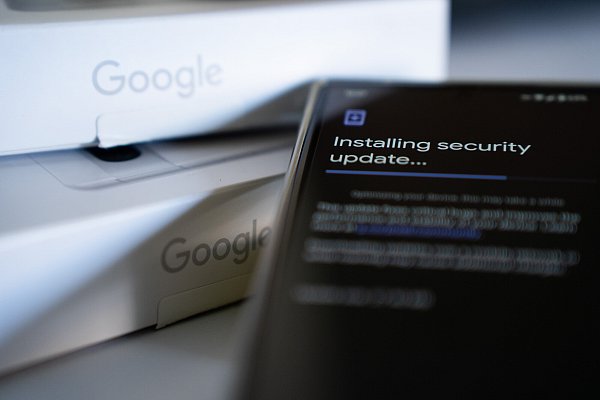 Google hat mit einem Software-Update und einem Akku-Austauschprogramm auf das Problem reagiert. (Symbolbild) - © picture alliance / NurPhoto