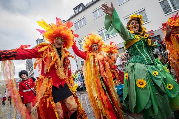 Eindrücke vom letzten Jahr vom jecken Treiben während der Karnevalsparade in Paderborn. - © Niklas Tüns