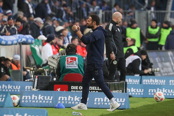 Trainer Ralf Kettemann hat mit dem SC Paderborn bereits Vereinsgeschichte geschrieben: Noch nie zuvor gewannen die Ostwestfalen in der 2. Bundesliga acht Spiele in Serie. - © picture alliance / Foto Huebner