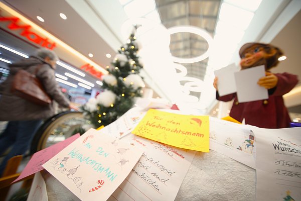 Im Paderborner Südring-Center können Kinder ihre Weihnachtswunschlisten ans Christkind abgeben. - © Rajkumar Mukherjee