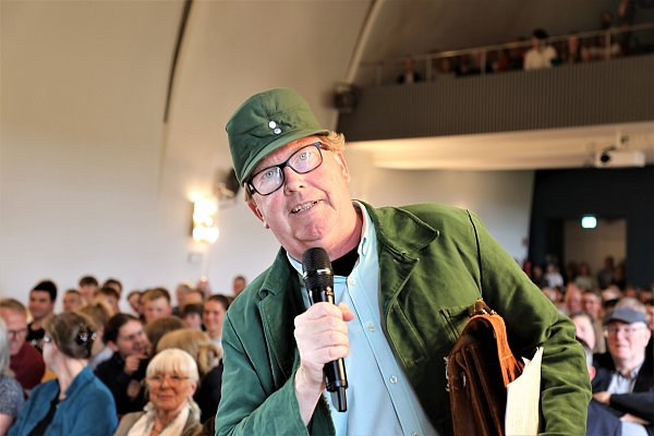 Land-Kabarettist Udo Reineke kommt zur Silvesterparty nach Ossendorf. - © Simone Flörke