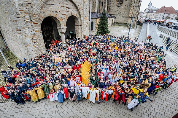 In Paderborn nehmen traditionell einige Menschen an der Sternsinger-Aktion teil. - © BESIM MAZHIQI