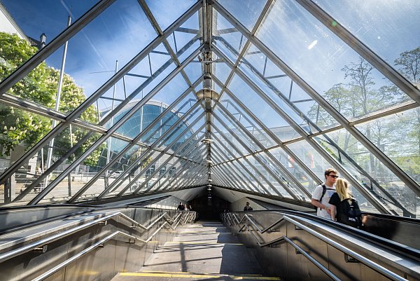 Auch die beiden Laufbänder in der "Tüte", dem Zugang zur Stadtbahnhaltestelle "Hauptbahnhof", müssen erneuert werden. - © Sarah Jonek