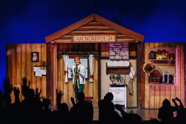 Am zweiten Weihnachtsfeiertag gibt es in der Paderhalle eine große Familienzaubershow unter dem Motto "Eine magische Elfenmission". - © PR-Foto/Markus Haner