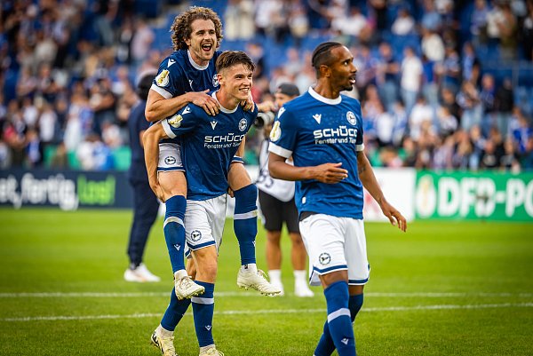 Der erste DFB-Pokalcoup: Arminia Bielefeld schlägt Hannover 96 mit 2:0. - © Sarah Jonek
