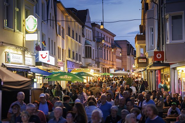 Ein weiterer Höhepunkt ist der verkaufsoffene Sonntag, der zum entspannten Bummeln und Einkaufen in der Innenstadt einlädt. - © Oliver Krato