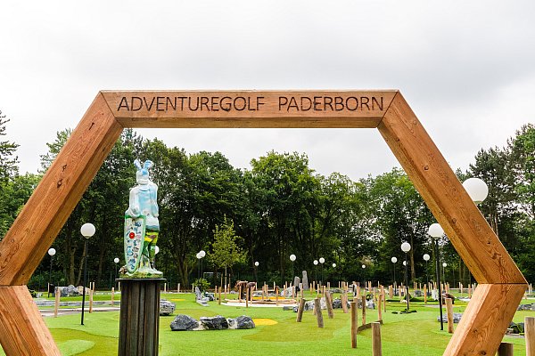 Adventuregolf kann zum Beispiel an den Fischteichen in Paderborn gespielt werden. - © Lena Henning