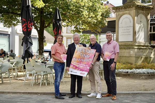 Holger Bittner (Bezirsamt), Holm Sternbacher, Jürgen Utecht (Interessen- und Werbegemeinschaft) und Peter Skarabis freuen sich bereits auf den Heeper Ting. - © Peter Unger