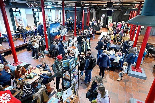 Am Samstag und am Sonntag wird wieder gewürfelt und gezockt bei der Spielewelt in der Ravensberger Spinnerei - © Barbara Franke