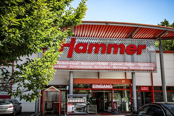 Der Herforder Hammer-Fachmarkt an der Salzufler Straße wird von der nun insolventen Brüder-Schlau-Gruppe aus Porta Westfalica geführt. - © Moritz Trinsch
