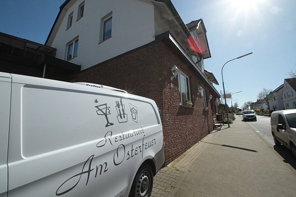 Hans-Jörg Dunker verbindet laut Online-Auftritt im Restaurant "Am Osterfeuer" seine Leidenschaften miteinander. Jetzt muss der Gastronom ein Insolvenzverfahren hinnhemen. - © Peter Steinert