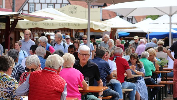 Zahlreiche Besucher suchen jedes Jahr das Weinfest in Bad Salzuflen auf. - © Sandra Castrup