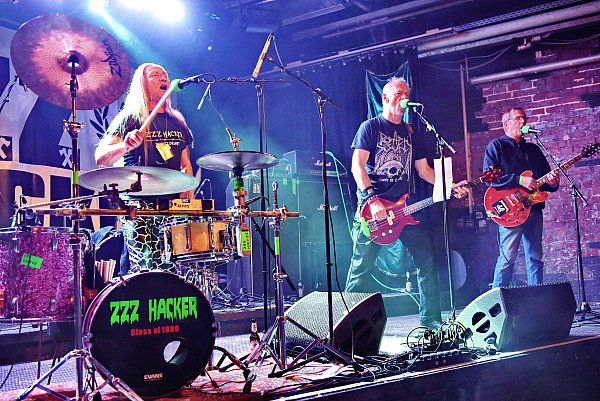 Forever young: Die Bielefelder Altpunker von ZZZ Hacker laden zur großen Party ein. - © Barbara Franke
