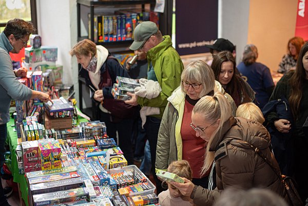 Kaufen, Ausleihen oder Ausprobieren. - © Felix Brenneke