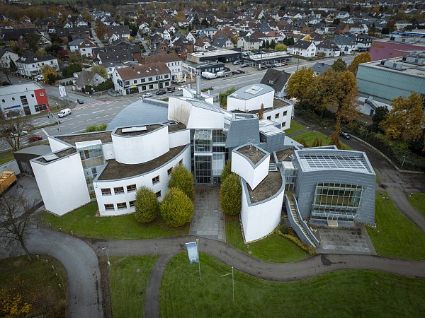 Ein echter Hingucker: Das "Energie Forum Innovation" (EFI) an der Mindener Straße in Bad Oeynhausen. - © Thorsten Ulonska
