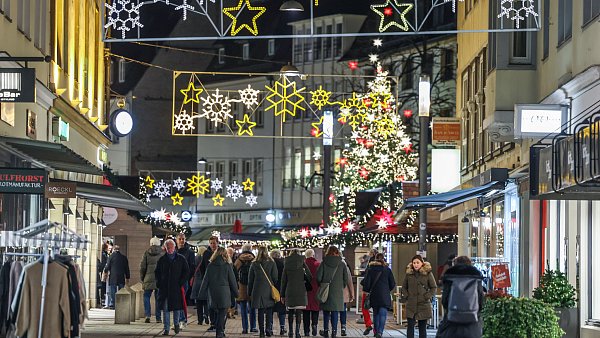 Shopping in der Weihnachtszeit: Die Geschäfte in der Bielefelder Innenstadt haben beim nächsten verkaufsoffenen Sonntag geöffnet - © Sarah Jonek
